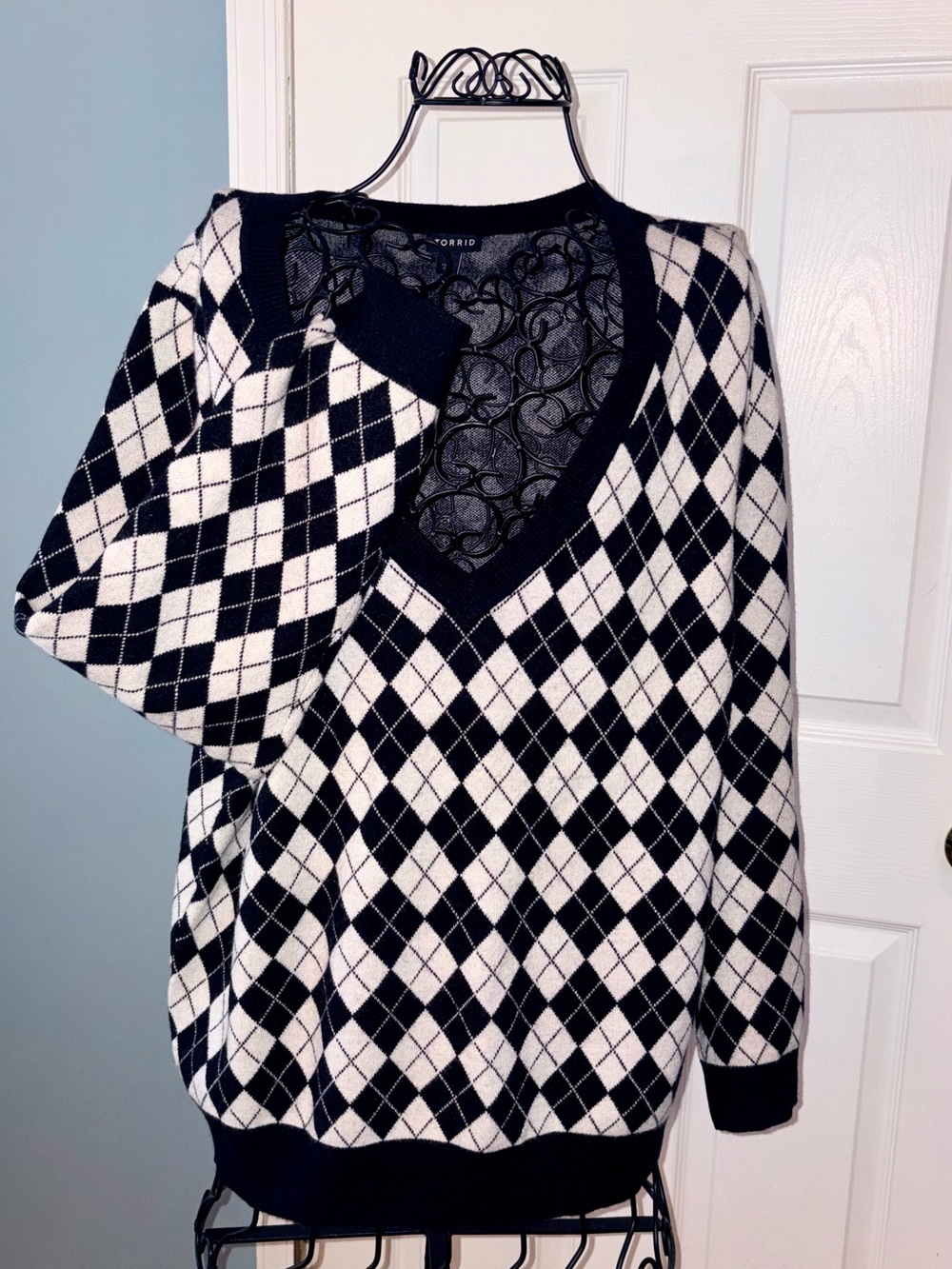 Torrid Size 2 Classic Black and White Argyle V-Neck Sweater